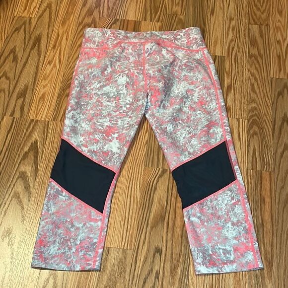 Calvin Klein Performance capri leggings, Pink/coral Marble, Medium - Picture 5 of 9